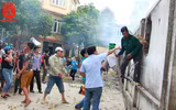 Tiểu thương đập tường giải cứu hàng hóa ở vụ cháy chợ Quang